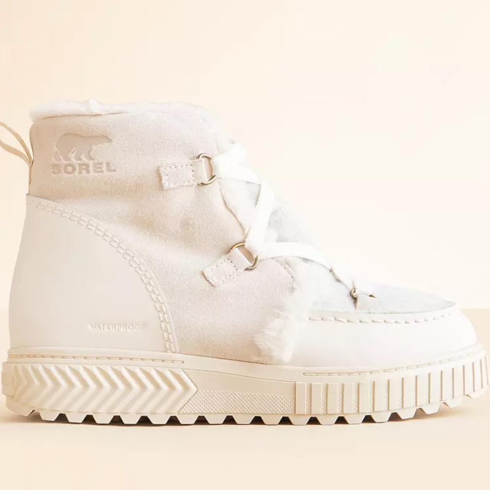 Sorel Ona Ave Alpine Boot
Chalk/Chalk NWB Size 5